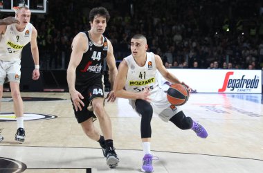 Yam Madar (Partizan Mozzart Bet Belgrad) (R) (Milos Teodosiç (Segafredo Virtus Bologna) tarafından Euroleague basketbol şampiyonası maçında engellendi. Partizan Mozzart Bet Belgrad - Bologna, İtalya, 07 Mart 2023