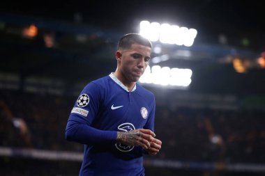 Chelsea FC 'den Enzo Fernandez, UEFA Şampiyonlar Ligi Chelsea FC' nin Borussia Dortmund 'a karşı Londra' daki Stamford Köprüsü 'nde oynadığı maçta sahadan ayrıldı, Mart 07, 2023 - Fotoğraf: Francesco Scaccianoc