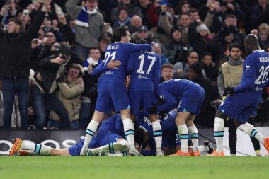 Chelsea FC 'den Kai Havertz, UEFA Şampiyonlar Ligi' nde Chelsea FC ile Borussia Dortmund 'un Londra' daki Stamford Köprüsü 'nde oynadıkları maçta attığı ikinci golü kutluyor.