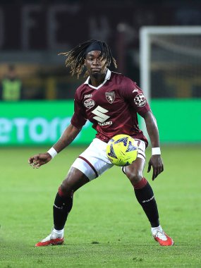 İtalya Milli Futbol Takımı Serie A maçında Wilfred Singo (Torino FC) Torino FC ile Bologna FC arasında Torin, İtalya 'daki Olimpico Grande Torino Stadyumu' nda oynanan karşılaşmada, Mart 06, 2023 - Fotoğraf: Claudio Benedett