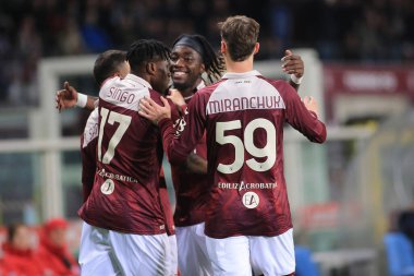 Yann Karamoh (Torino FC), İtalya 'nın Torin kentinde bulunan Olimpico Grande Torino Stadyumu' nda oynanan Torino FC maçında takım arkadaşlarıyla gol attıktan sonra kutlama yapar.