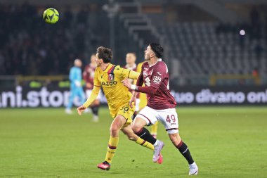 Andrea Cambiaso (Bologna FC) İtalya futbol takımı Serie A maçında Nemanja Radonjiç (Torino FC) ile Torino FC arasında Torino FC ile Torino Grande Torino Stadyumu, Torin, İtalya, 06 Mart 2023 - Fotoğraf: Claudio Benedett