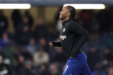 Chelsea FC 'den Raheem Sterling, UEFA Şampiyonlar Ligi Chelsea FC - Borussia Dortmund maçında İngiltere' nin Londra kentindeki Stamford Köprüsü 'nde ısındı.