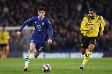 Chelsea FC 'den Kai Havertz, UEFA Şampiyonlar Ligi futbol karşılaşmasında Borussia Dortmund' dan Emre Can 'a Londra' daki Stamford Köprüsü 'nde Chelsea FC ve Borussia Dortmund' a karşı 7 Mart 2023 - Fotoğraf: Francesco Scaccianoc