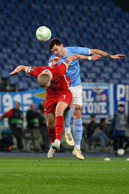 Alessio Romagnoli (SS Lazio) Jens Odgaard (AZ Alkmaar), SS Lazio ile AZ Alkmaar arasında oynanan 2022 / 2023 UEFA Konferans Ligi futbol karşılaşması sırasında, 06 Mart 2023 tarihinde Roma Olimpiyat Stadyumu 'nda oynanmıştır. - Fotoğraf: Fabrizio Corradetti / LiveMedi