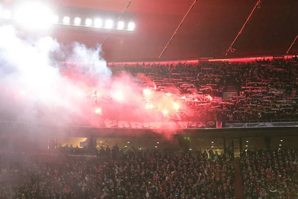 Parijs Saint Germain Fans Tijdens Uefa Champions League Voetbalwedstrijd Tussen — Stockfoto