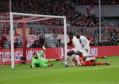 Fc Paris Saint-Germain 'den Gianluigi Donnarumma ve Fc Paris Saint-Germain' den Danilo Pereira Uefa Şampiyonlar Ligi 'nde gol kaydederken, Fc Bayern Münih ile Paris Saint-Germain arasında 8 Mart 2023 tarihinde Allianz Arena, Münih, Ger' de oynanan futbol karşılaşması