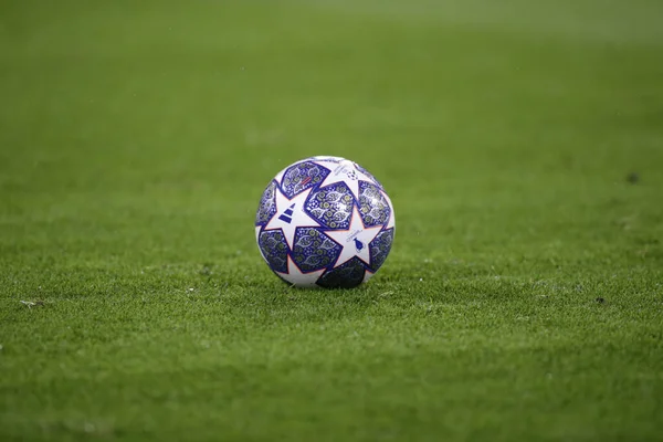 Match Ball Tijdens Uefa Champions League Voetbalwedstrijd Tussen Bayern München Rechtenvrije Stockafbeeldingen