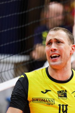 Aleksan Atanasiyeviç (Valsa Group Modena) (PGE Sera Belchatow) 8 Mart 202 tarihinde İtalya 'nın Modena kentindeki Palapanini kentinde oynanan CEV Cup yarı final maçında görev aldı.