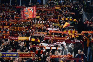 AS Roma taraftarları, UEFA Avrupa Ligi 2022-2023 sezonunda AS Roma ve Real Sociedad arasında 9 Mart 2022 'de Roma' daki Olimpiyat Stadyumu 'nda oynanan futbol karşılaşmasında rol aldılar. - Fotoğraf: Fabrizio Corradetti / LiveMedi