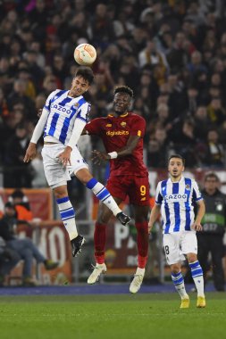A.S. Roma 'dan Tammy Abraham ve Real Sociedad de Futbol' dan Martin Zubimendi, 9 Mart 2023 'te Roma' daki Stadio Olimpico 'da A.S. Roma ve Real Sociedad de Futbol arasında oynanan UEFA Avrupa Ligi' nin 16. - Kubbe