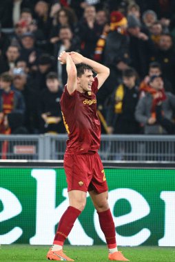 Marash Kumbulla (AS Roma), 9 Mart 2022 'de Roma' daki Olimpiyat Stadyumu 'nda AS Romanlar ve Real Sociedad arasında oynanan UEFA Avrupa Ligi 2022-2023 futbol karşılaşmasında 2-0' lık gol attıktan sonra kutluyor. - Fotoğraf: Fabrizio Corradetti / LiveMedi