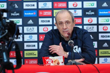 Ettore Messina, teknik direktör EA7 Emporio Armani Olimpia Milano Basketbol Euroleague Şampiyonası 'nda EA7 Emporio Armani Milano ile KK Partizan arasında 9 Mart 2023' te Milano 'daki Assago Forumu' nda oynandı.