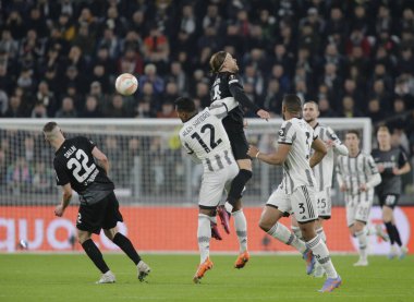 Uefa Avrupa Ligi sırasında SC Freiburg 'dan Lucas Holer ve Juventus' tan Alex Sandro, 09 Mart 2023 'te Allianz Stadyumu, Torino, İtalya Fotoğrafı Ndrerim Kaceli - Fotoğraf: Nderim Kaceli / LiveMedi