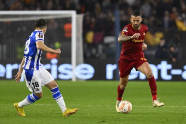 A.S. Roma 'dan Leonardo Spinazzola ve Real Sociedad de Futbol' dan Andoni Gorosabel, 9 Mart 2023 'te Roma' daki Stadio Olimpico 'da A.S. Roma ile Real Sociedad de Futbol arasında oynanan UEFA Avrupa Ligi' nin 16. - Kredi.