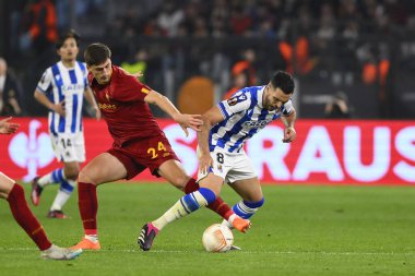 Real Sociedad de Futbol 'dan Mikel Merino ve A.S. Roma' dan Marash Kumbulla, 9 Mart 2023 'te Roma' daki Stadio Olimpico 'da A.S. Roma ile Real Sociedad de Futbol arasında oynanan UEFA Avrupa Ligi' nin 16. - Fotoğraf: Domeni