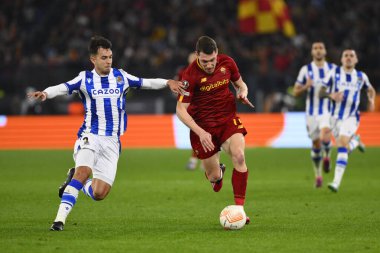 A.S. Roma 'dan Andrea Belotti ve Real Sociedad de Futbol' dan Martin Zubimendi, 9 Mart 2023 'te Roma' daki Stadio Olimpico 'da A.S. Roma ve Real Sociedad de Futbol arasında oynanan UEFA Avrupa Ligi' nin 16. - Kredi: