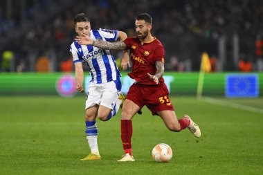 A.S. Roma 'dan Leonardo Spinazzola ve Real Sociedad de Futbol' dan Andoni Gorosabel, 9 Mart 2023 'te Roma' daki Stadio Olimpico 'da A.S. Roma ile Real Sociedad de Futbol arasında oynanan UEFA Avrupa Ligi' nin 16. - Kredi.