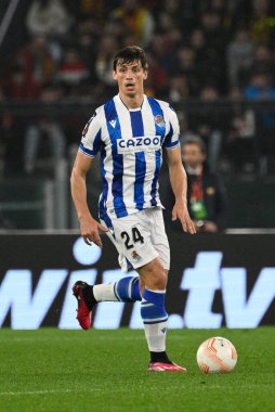 Robin Le Normand (Real Sociedad) UEFA Avrupa Ligi 2022-2023 sezonunda AS Roma ve Real Sociedad arasında 9 Mart 2022 'de Roma Olimpiyat Stadyumu' nda oynanan futbol karşılaşmasında. - Fotoğraf: Fabrizio Corradetti / LiveMedi