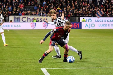 Cagliari Calcio takımından Nahitan Nandez İtalya futbolu serisi B maçında Cagliari Calcio-Ascoli Calcio maçında Cagliari, İtalya 'daki Unipol Domus maçında, 10 Mart 2023 - Fotoğraf: Luigi Can