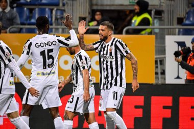 Ascoli Calcio 'dan Francesco Forte, Esultanza, Joy 10 Mart 2023' te İtalya 'nın Cagliari kentinde oynanan Unipol Domus maçında Cagliari Calcio-Ascoli Calcio maçında gol attıktan sonra Luigi Can