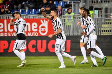 Ascoli Calcio 'dan Francesco Forte, Esultanza, Joy 10 Mart 2023' te İtalya 'nın Cagliari kentinde oynanan Unipol Domus maçında Cagliari Calcio-Ascoli Calcio maçında gol attıktan sonra Luigi Can