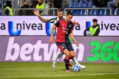 Cagliari Calcio takımından Edoardo Goldaniga İtalya 'nın Cagliari şehrinde oynanan Cagliari Calcio-Ascoli Calcio maçı sırasında 10 Mart 2023 tarihinde oynanmıştır.