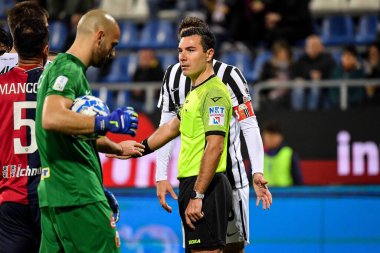 Gianpiero Miele, Arbitro, Hakem İtalyan futbolu serisi B maçında Cagliari Calcio-Ascoli Calcio maçında Cagliari, İtalya 'daki Unipol Domus' ta, 10 Mart 2023 - Fotoğraf: Luigi Can