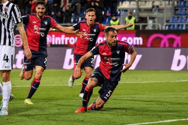 Cagliari Calcio, Esultanza 'dan Marco Mancosu, Joy gol attıktan sonra, İtalya' nın Cagliari, İtalya 'daki Unipol Domus maçında Cagliari Calcio-Ascoli maçı sırasında, 10 Mart 2023 - Fotoğraf: Luigi Can