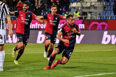 Cagliari Calcio, Esultanza 'dan Marco Mancosu, Joy gol attıktan sonra, İtalya' nın Cagliari, İtalya 'daki Unipol Domus maçında Cagliari Calcio-Ascoli maçı sırasında, 10 Mart 2023 - Fotoğraf: Luigi Can