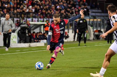 Cagliari Calcio takımından Nahitan Nandez İtalya futbolu serisi B maçında Cagliari Calcio-Ascoli Calcio maçında Cagliari, İtalya 'daki Unipol Domus maçında, 10 Mart 2023 - Fotoğraf: Luigi Can