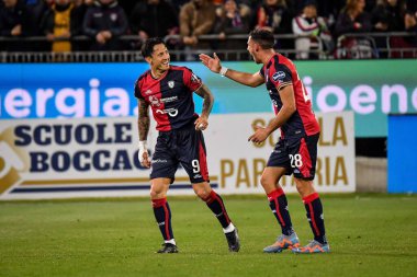 Cagliari Calcio 'dan Gianluca Lapadula, Esultanza, Joy gol attıktan sonra, İtalya' nın Cagliari, İtalya 'daki Unipol Domus maçında Cagliari Calcio-Ascoli Calcio maçı sırasında, 10 Mart 2023 - Fotoğraf: Luigi Can