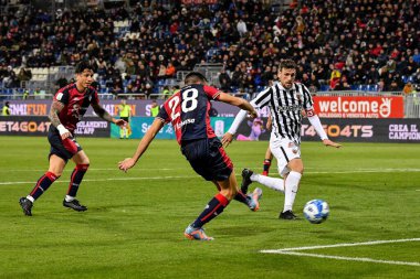 Cagliari Calcio 'dan Gabriele Zappa, İtalya' nın Serie B maçında gol Cagliari Calcio 'ya karşı Ascoli Calcio, Cagliari, İtalya' daki Unipol Domus 'ta, 10 Mart 2023 - Fotoğraf: Luigi Can