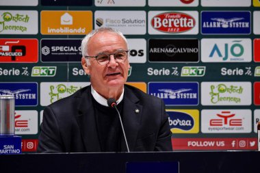 Cagliari Calcio 'dan Claudio Ranieri Mister, Conferenza Stampa İtalya futbol takımı B maçında Cagliari Calcio-Ascoli Calcio maçında Cagliari, İtalya' daki Unipol Domus maçında, 10 Mart 2023