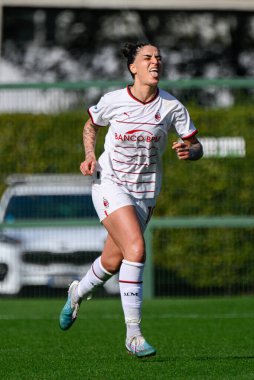 Martina Piemonte (AC Milan), 11 Mart 2023 tarihinde Roma 'daki Tre Fontane Stadyumu' nda AS Roma ile AC Milan arasında oynanan Coppa Italia Frecciarossa yarı final maçında 0-1 'lik golü atmasını kutluyor. - Fotoğraf: Fabrizio Corradetti / LiveMedi