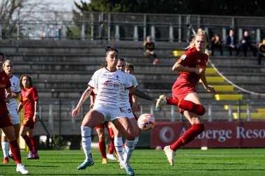 Carina Wenninger (AS Roma Kadınları) Martina Piemonte (AC Milan), 11 Mart 2023 tarihinde Roma 'daki Tre Fontane Stadyumu' nda AS Roma ile AC Milan arasında oynanan Coppa Italia Frecciarossa yarı final karşılaşmasında. - Fotoğraf: Fabrizio Corradetti / LiveMedi