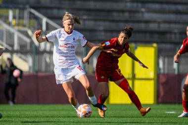Kamila Dubcova '(AC Milan) Elisa Bartoli (AS Roma kadınları), 11 Mart 2023 tarihinde Roma' daki Tre Fontane Stadyumu 'nda AS Roma ile AC Milan arasında oynanan Coppa Italia Frecciarossa yarı final karşılaşmasında. - Fotoğraf: Fabrizio Corradetti / LiveMedi