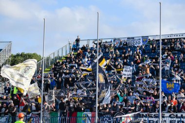 İtalya futbol takımı Serie A maçında Udinese taraftarları Empoli FC ile Udinese Calcio arasında 11 Mart 2023 'te Empoli, İtalya' daki Carlo Castellani Stadyumu 'nda oynanan karşılaşmada görülüyor.