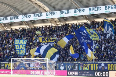 Modena taraftarları İtalya 'nın Modena şehrindeki Alberto Braglia stadyumunda Modena FC-AC Pisa maçında 11 Mart 2023 - Fotoğraf: Luca Dilibert