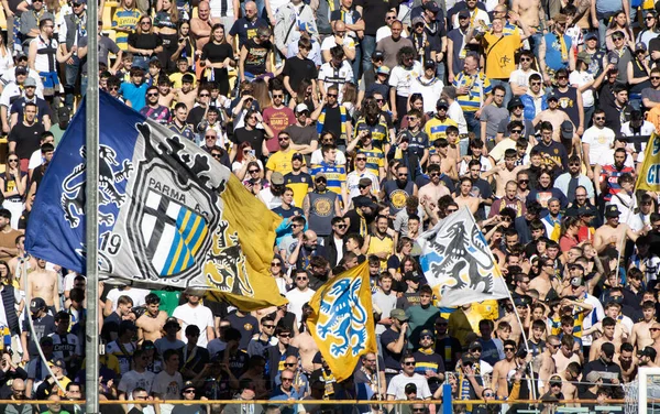 Parma Taraftarları Talyan Serie Maçı Sırasında Parma Calcio Ile Sudtirol — Stok fotoğraf