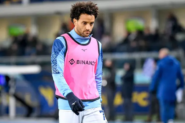 Lazio 'nun İtalya futbolu Serie A maçındaki Felipe Anderson portresi, İtalya' nın Verona kentindeki Marcantonio Bentegodi Stadyumu 'nda Hellas Verona FC' ye karşı SS Lazio (portreler arşivi) maçı.