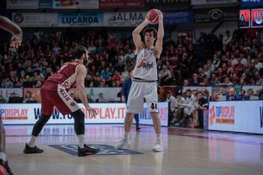 Milos Teodosic (Segafredo Virtus Bologna) ve Riccardo Moraschini (Umana Reyer Venezia) İtalya Basketbol Şampiyonası sırasında Umana Reyer Venezia ile Virtus Segafredo Bologna arasında 12 Mart 2023 'te Venedik' te Taliercio 'da oynanan karşılaşma. 