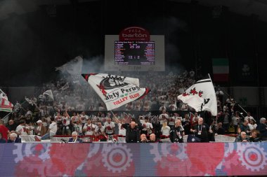 Sayın taraftarlar, İtalya Süper Lig Voleybol Şampiyonası sırasında güvenlik Susa Perugia, İtalya, Perugia 'da Pala Barton' da Cucine Lube Civitanova 'ya karşı, 12 Mart 2023 - Fotoğraf: Loris Cerquiglin