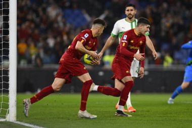 A.S. Roma takımından Georginio Wijnaldum, 12 Mart 2023 'te İtalya' nın başkenti Roma 'daki Stadio Olimpico' da A.S. Roma ve ABD 'li Sassuolo arasındaki Serie A Şampiyonası' nın 26. gününde 3-4 'lük skorunu tamamlamasını kutluyor. - Fotoğraf: Domenico Cippitelli / LiveMedi