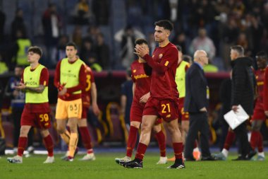 A.S. Roma takımından Paulo Dybala 12 Mart 2023 'te İtalya' nın başkenti Roma 'daki Stadio Olimpico' da A.S. Roma ve ABD Sassuolo arasındaki Serie A Şampiyonası 'nın 26. gününde taraftarları karşılıyor. - Fotoğraf: Domenico Cippitelli / LiveMedi