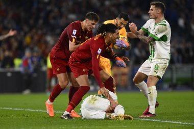 A.S. Roma 'dan Chris Smalling ve ABD' li Domenico Berardi, 12 Mart 2023 'te İtalya' nın başkenti Roma 'da düzenlenen Stadio Olimpico' da A.S. Roma ve US Sassuolo arasındaki Serie A Şampiyonası 'nın 26. - Fotoğraf: Domenico Cippitelli / LiveMedi