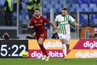 A.S. Roma 'dan Leonardo Spinazzola ve ABD' li Domenico Berardi, 12 Mart 2023 'te İtalya' nın başkenti Roma 'da düzenlenen Stadio Olimpico' da A.S. Roma ve US Sassuolo arasındaki Serie A Şampiyonası 'nın 26. - Fotoğraf: Domenico Cippitelli / LiveMedi