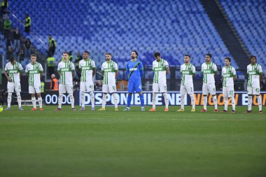 12 Mart 2023 'te İtalya' nın başkenti Roma 'daki Stadio Olimpico' da A.S. Roma ve ABD Sassuolo arasındaki Serie A Şampiyonası 'nın 26. gününden önce Cruto' nun enkazının kurbanlarını anmak için bir dakikalık saygı duruşunda bulunan Amerikan Sassuolo Takımı. - Kubbe