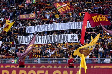 A.S. Roma 'yı destekleyenler, Roma, İtalya' daki Stadio Olimpico 'da 12 Mart 2023 tarihinde A.S. Roma ve ABD Sassuolo arasında düzenlenen Serie A Şampiyonası' nın 26. gününde. - Fotoğraf: Domenico Cippitelli / LiveMedi