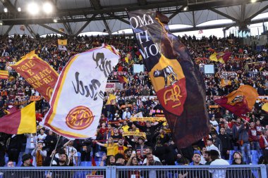A.S. Roma 'yı destekleyenler, Roma, İtalya' daki Stadio Olimpico 'da 12 Mart 2023 tarihinde A.S. Roma ve ABD Sassuolo arasında düzenlenen Serie A Şampiyonası' nın 26. gününde. - Fotoğraf: Domenico Cippitelli / LiveMedi